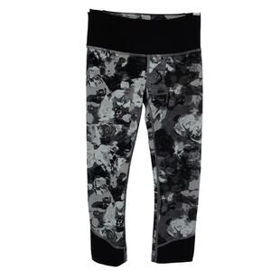 The North Face Mid Rise Leggings Size XS Black Gray Floral FlashDry Crop Yoga